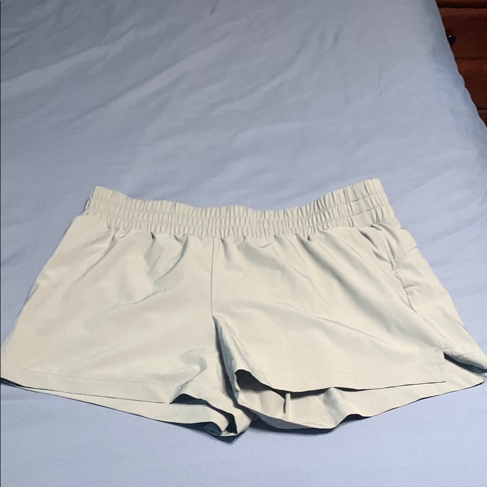 Magellan Outdoors Cream Athletic Shorts Lightweight Elastic Waist
